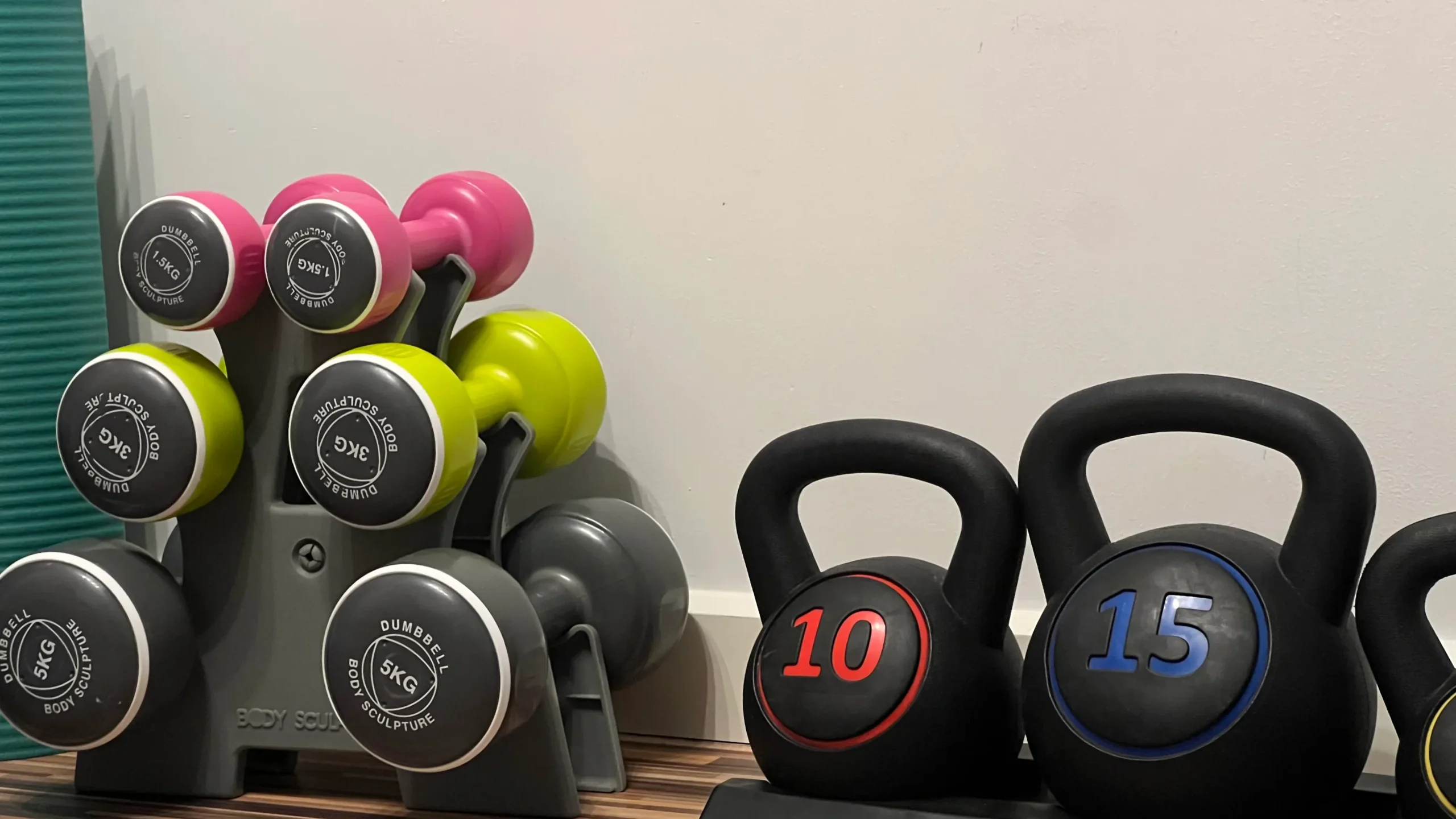 Gym equipment used for women’s strength training sessions